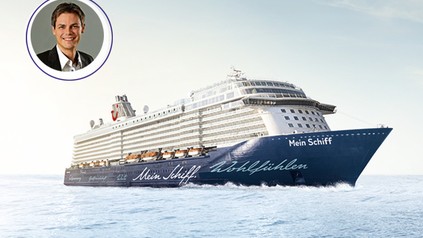 Ein Kreuzfahrtschiff auf See und ein Portrait von Tobias Döring