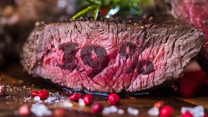 Ein Steakt mit dem Aufdruck 19 Prozent