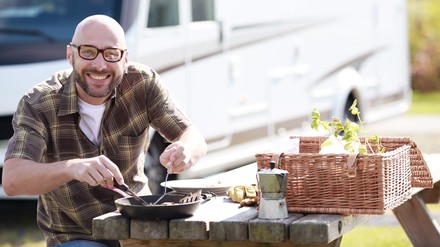 Ein Besucher auf einem Campingplatz