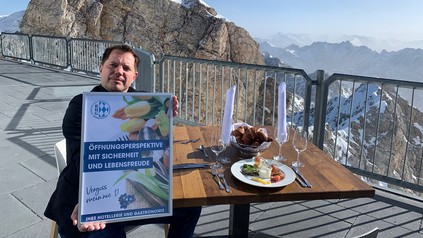 ein gedeckter Tisch auf der Zugspitze
