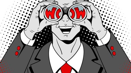 Mann sieht durch Ferngläser, in denen "WOW" steht