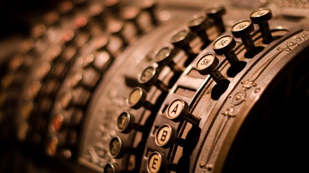 Eine alte Registrierkasse