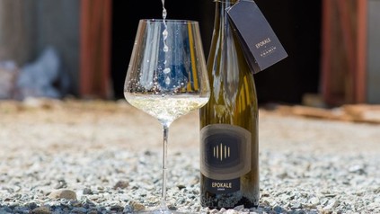 Eine Flasche Epokale und ein Glas