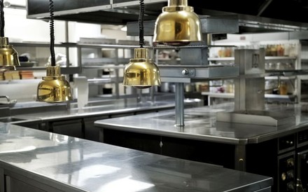 Eine leere Restaurantküche