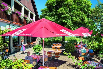 Biergarten im Sommer