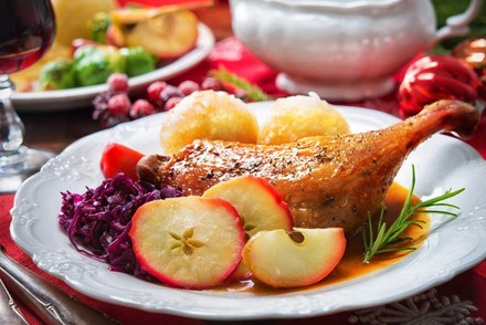 Ein herbstliches Entengericht auf einem Teller