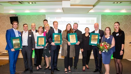 Christian Bergemann, Maik Hörz, Dr. Berthold Uphoff, Sabine Hartmann, Stefan Luckey, Anje Elsesser, Ronald Schnaubelt, Claudia und Jörg Bachmann, Michelle Vivian Hoffmann, Stephan Bode, Andrea Blank und Stephanie Schießl glücklich bei der Preisverleihung