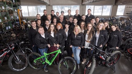 Das Greenstorm-Team in Söll/Tirol mit Fahrrädern