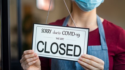 Geschlossen-Schild an Restaurant