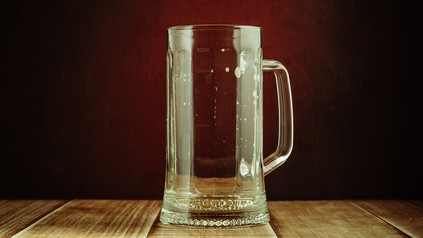 ein leeres Glas Bier