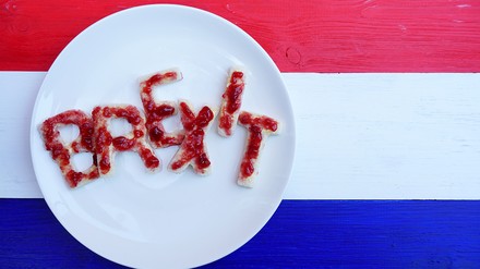 Ein Teller mit der Aufschrift Brexit