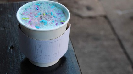Einhorn-Latte vom Café "The End" aus Brooklyn in New York City