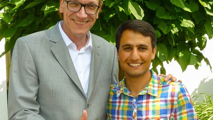 Ralf Leidner (Direktor ACHAT Premium Regensburg; l.) zusammen mit Mathiulla Mati