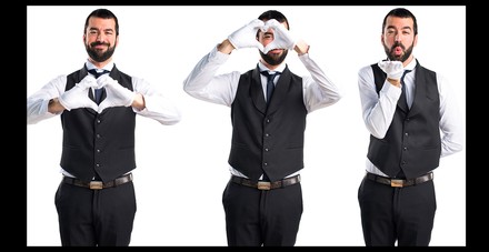 Drei kellner, die verschiedene Grimassen schneiden