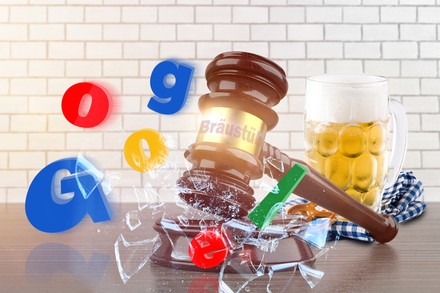 Ein Richterhammer zerschlägt das Google-Logo