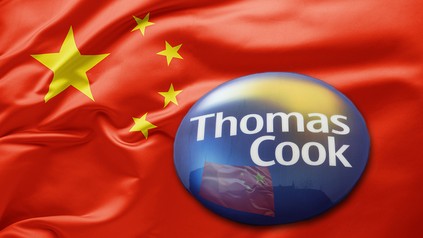 Das Thomas Cook-Logo auf einer chinesischen Flagge