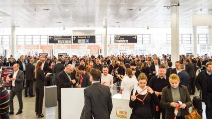 Viele Besucher beim Einlass der Internorga