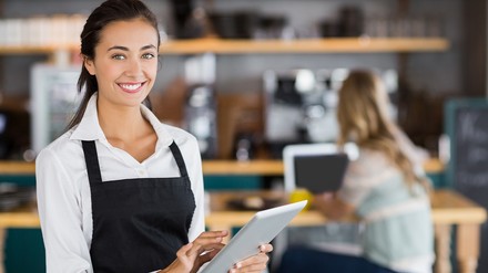 Mitarbeiterin im Service