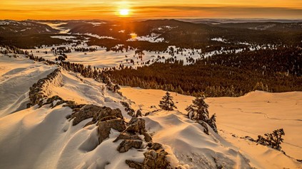 Sonnenaufgang in Schweizer Winterlandschaft