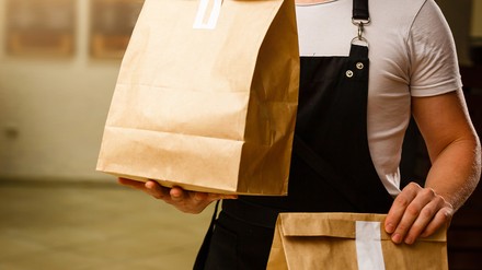 Lieferdienst bringt Essen