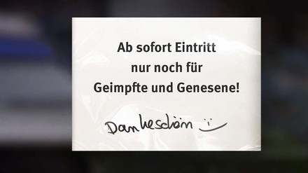 Schild, das auf die 2G-Regel hinweist