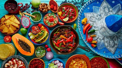 Ein Tisch mit vielen südamerikanischen Spezialitäten