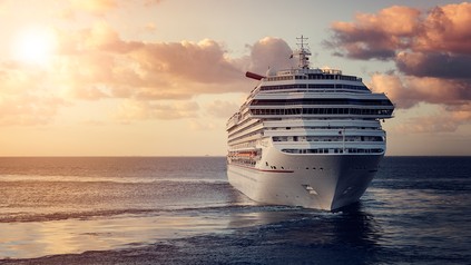 Kreuzfahrtschiff auf dem Meer