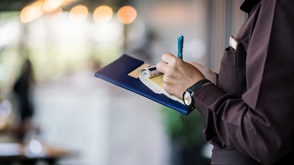 Eine Gästeliste im Restaurant