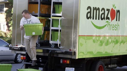 amazon fresh Lieferwagen wird entladen