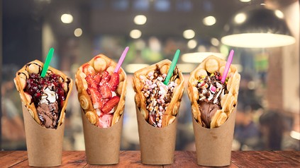 Vier gefülölte Foodwaffeln auf einem Tisch