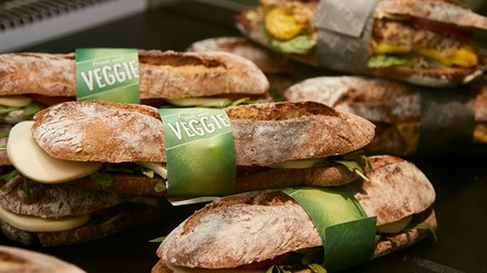 Nahaufnahme mehrerer Veggie-Sandwiches