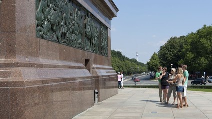 Bronzerelief am Sockel der Berliner Siegessäule