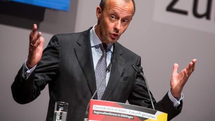 Friedrich Merz an einem Rednerpult