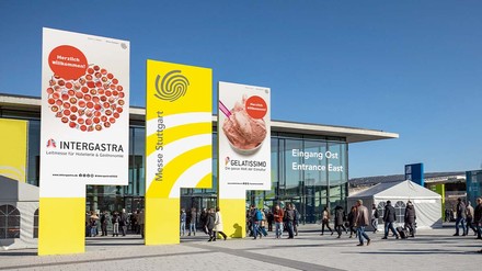 Messeplatz mit Plakaten der Intergastra