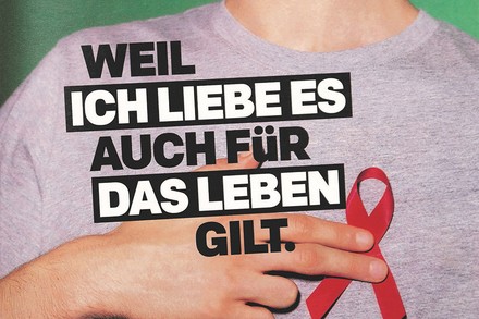 BRAVO-Anzeige zum Welt-AIDS-Tag mit der Aufschrift: „Weil ‚ich liebe es‘ auch für das Leben gilt“