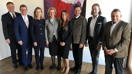 Dr. Hans Schleicher, Klaus Stöttner, Dr. Christine Sasse, Angela Inselkammer, Isabella Hren, Jürgen Lochbihler, Thomas Förster und Rainer Domani