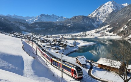 Luzern-Interlaken Express im Winter