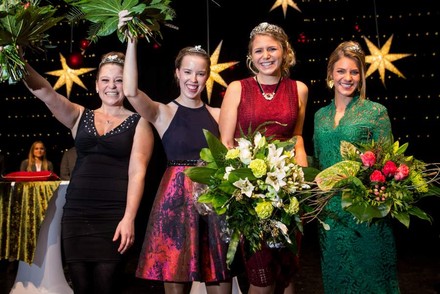 Julia Böcklen ist die neue Württemberger Weinkönigin 2018. An ihrer Seite stehen als neue Weinprinzessinen Aliena Zischewski, Ellen Volzer und Franziska Fischer