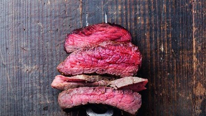 Gabel voller Fleisch