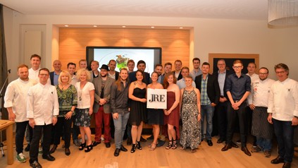 Stolze Absolventen: 18 Schüler der JRE-Eliteklasse feierten ihren erfolgreichen Abschluss