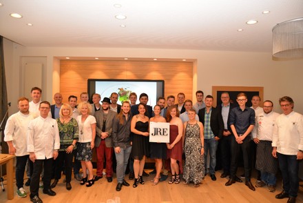 Stolze Absolventen: 18 Schüler der JRE-Eliteklasse feierten ihren erfolgreichen Abschluss