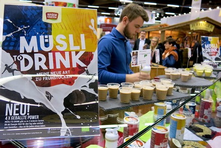 Ein Stand mit Müsli-Produkten auf der Messe Biofach