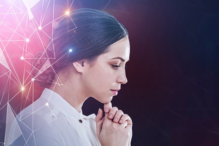 Eine Frau, die nachdenkt