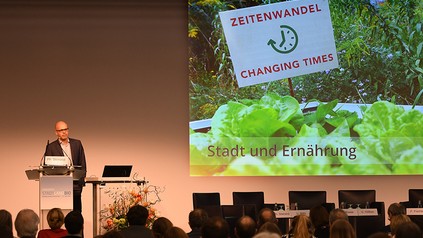 Der Blogger Dr. Philipp Stierand spricht beim BIOFACH Kongress StadtLandBio.