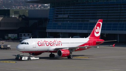 airberlin Flugzeug an Flughafen
