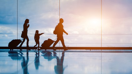 Familie am Flughafen