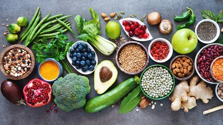 Als sogenannte Superfoods werden meist pflanzliche Lebensmittel angepriesen, die einen hohen Gehalt an Inhaltsstoffen wie Vitaminen, Mineralstoffen oder sekundären Pflanzenstoffen aufweisen sollen. (Foto: © Alexander Raths/stock.adobe.com)
Superfood