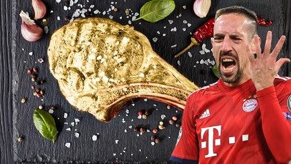Fußballstar Frank Robery und ein vergoldetes Steak