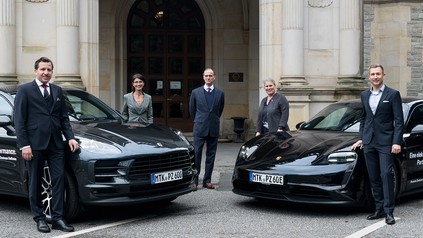 Übergabe der Porsche Taycan und Macan an das Schlosshotel Kronberg