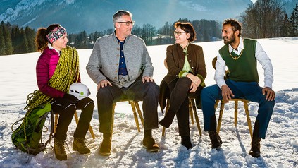 Auf den internationalen Ideenaustausch freuen sich die Geschäftsführer der Berchtesgadener Land Tourismus GmbH Dr. Brigitte Schlögl und Peter Nagel mit dem nepalesischen Touristiker Ajit Laxman Dhakal und der Bergsteigerin Stefanie Nowak.